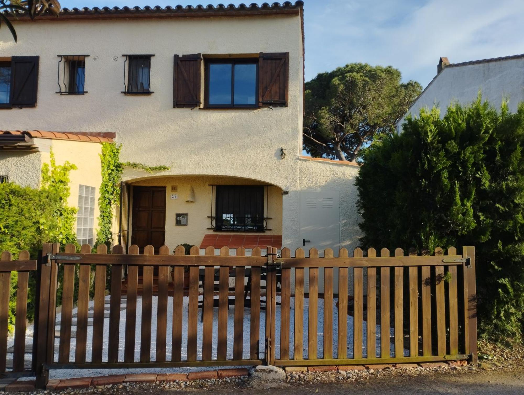 ל'אסטרטיט Casa Atenes מראה חיצוני תמונה